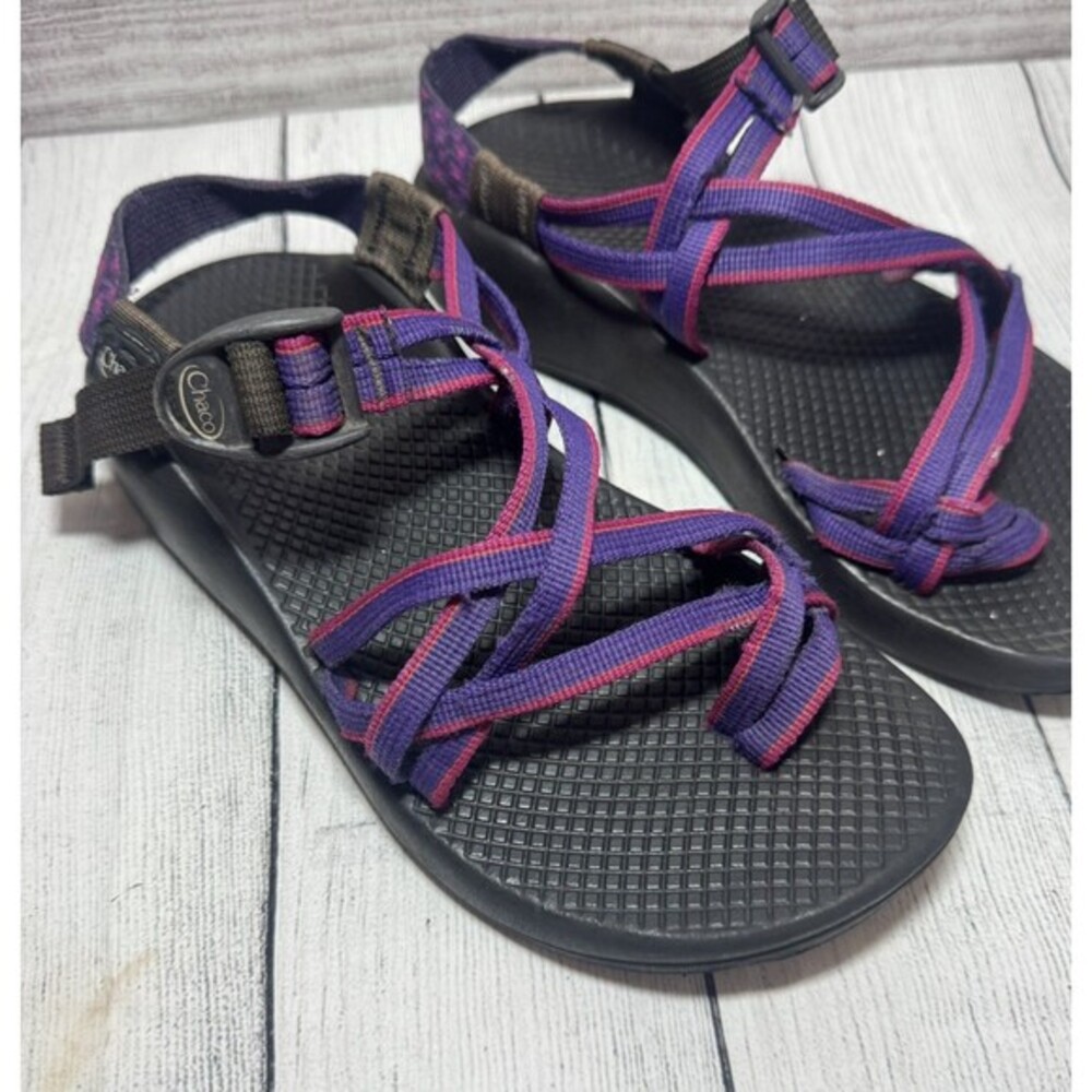 CHACO Women's Sz. 7M Purple Striped Hiking Outdoors Adjustable Strappy Sandals